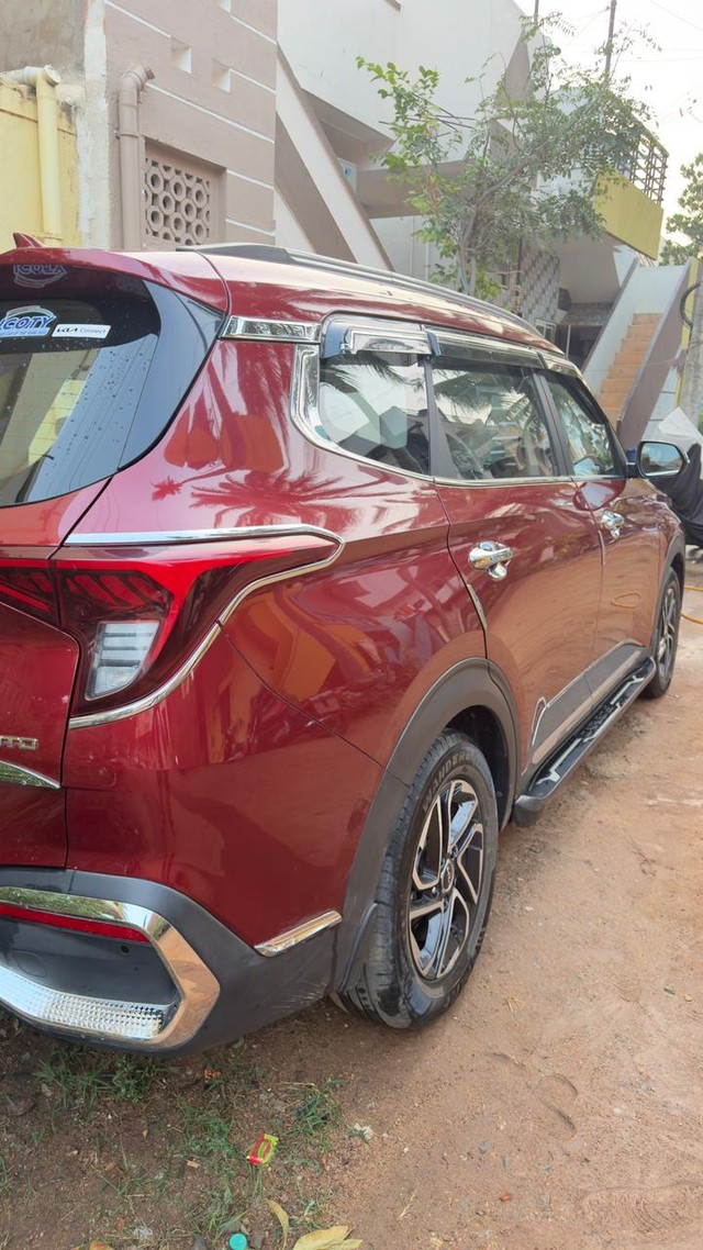 Second-hand 2023 Kia Carens Luxury Plus Diesel AT 6 STR BSVI for sale in Gadag-7