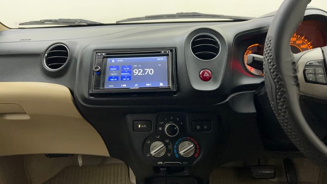 Second-hand 2014 Honda Brio VX AT for sale in Mumbai-27