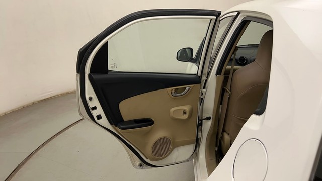 Second-hand 2014 Honda Brio VX AT for sale in Mumbai-24