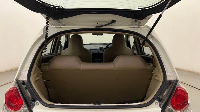 Second-hand 2014 Honda Brio VX AT for sale in Mumbai-9