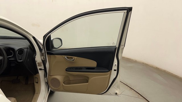 Second-hand 2014 Honda Brio VX AT for sale in Mumbai-16