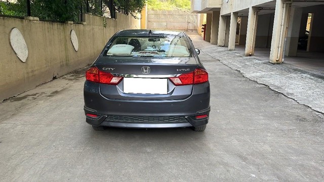 Second-hand 2022 Honda City V MT for sale in Pune-2