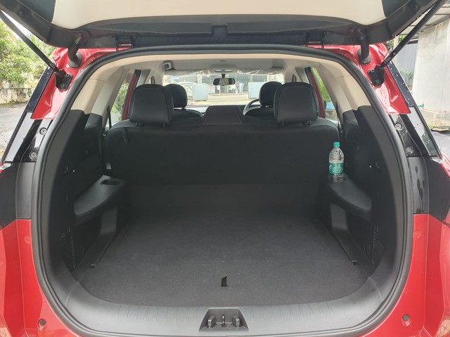 Second-hand 2022 Mahindra XUV700 AX3 AT BSVI for sale in Thrissur-8