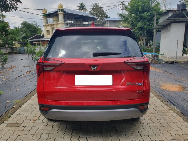 Second-hand 2022 Mahindra XUV700 AX3 AT BSVI for sale in Thrissur-3