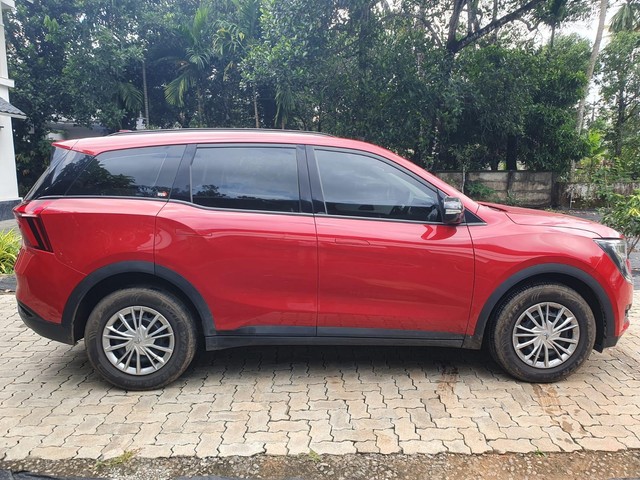 Second-hand 2022 Mahindra XUV700 AX3 AT BSVI for sale in Thrissur-2