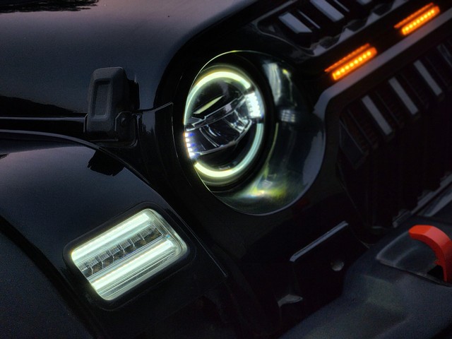 Second-hand 2023 Mahindra Thar LX 4WD Hard Top Diesel AT BSVI for sale in New Delhi-27