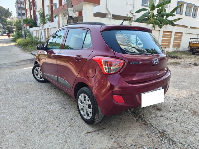 Second-hand 2016 Hyundai Grand i10 Sportz for sale in Hyderabad-3