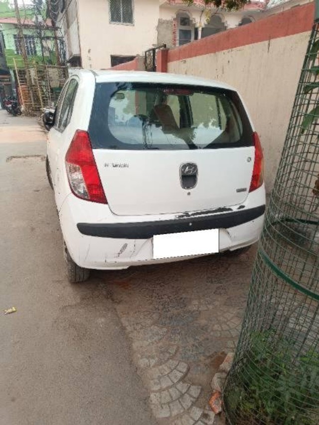 Second-hand 2010 Hyundai i10 Era for sale in Varanasi-2