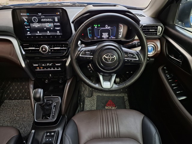 Second-hand 2023 Toyota Hyryder V HYBRID for sale in Surat-11