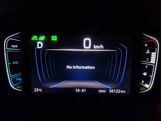 Second-hand 2023 Toyota Hyryder V HYBRID for sale in Surat-13