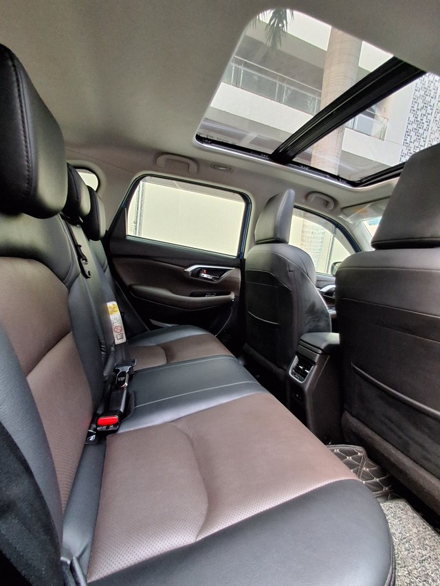 Second-hand 2023 Toyota Hyryder V HYBRID for sale in Surat-7