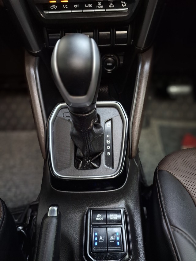 Second-hand 2023 Toyota Hyryder V HYBRID for sale in Surat-9