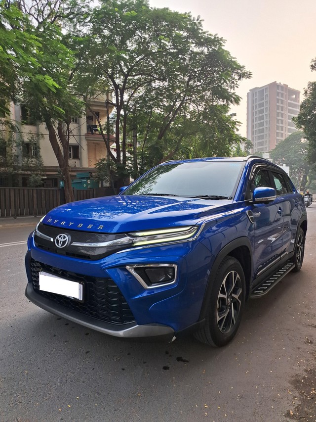 Second-hand 2023 Toyota Hyryder V HYBRID for sale in Surat-4