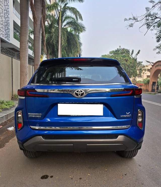 Second-hand 2023 Toyota Hyryder V HYBRID for sale in Surat-3