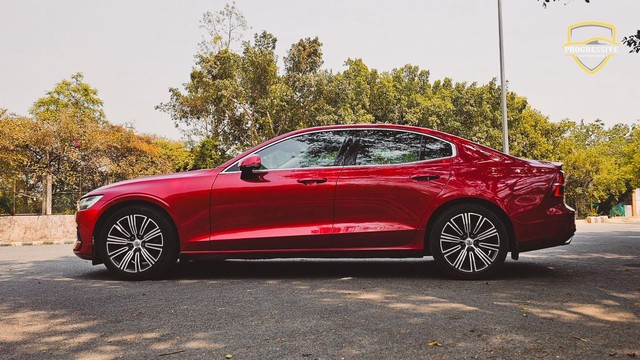 Second-hand 2022 Volvo S60 T4 Inscription for sale in New Delhi-2