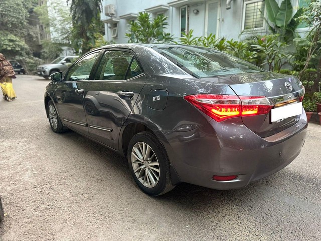 Second-hand 2014 Toyota Corolla Altis 1.8 VL AT for sale in New Delhi-2
