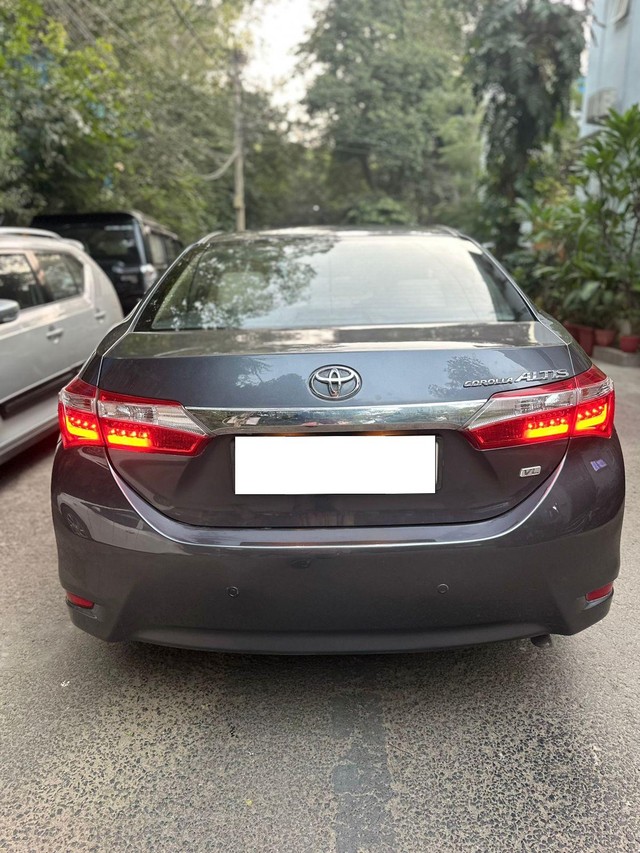 Second-hand 2014 Toyota Corolla Altis 1.8 VL AT for sale in New Delhi-1