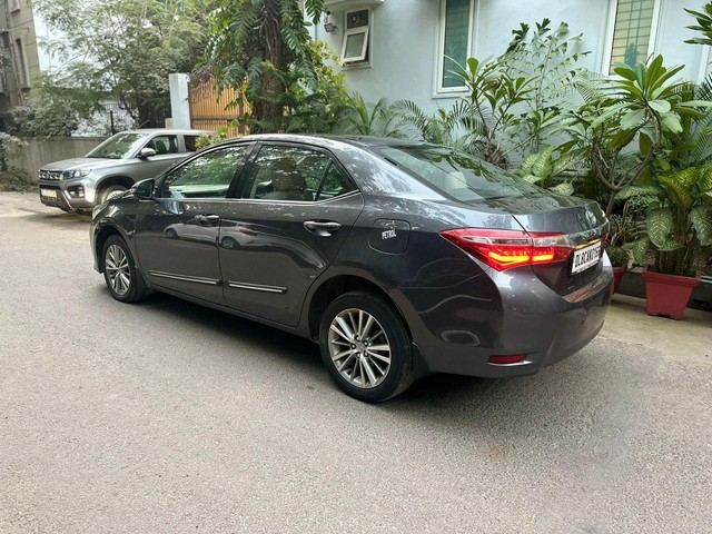 Second-hand 2014 Toyota Corolla Altis 1.8 VL AT for sale in New Delhi-4