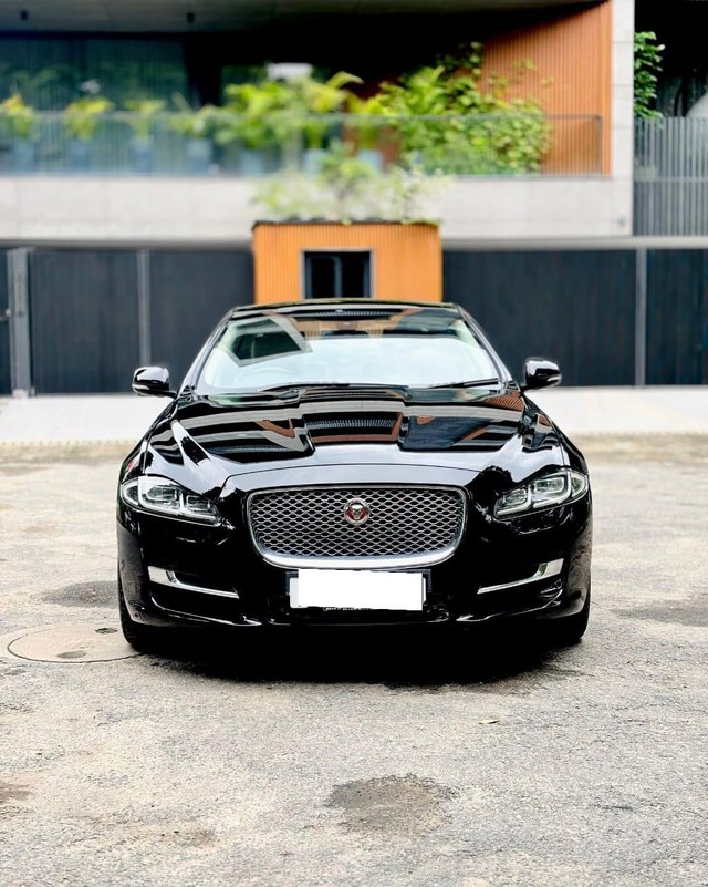 Jaguar XJ 3.0L Premium Luxury Second-hand 2017 Jaguar XJ 3.0L Premium Luxury for sale in Gurgaon-2