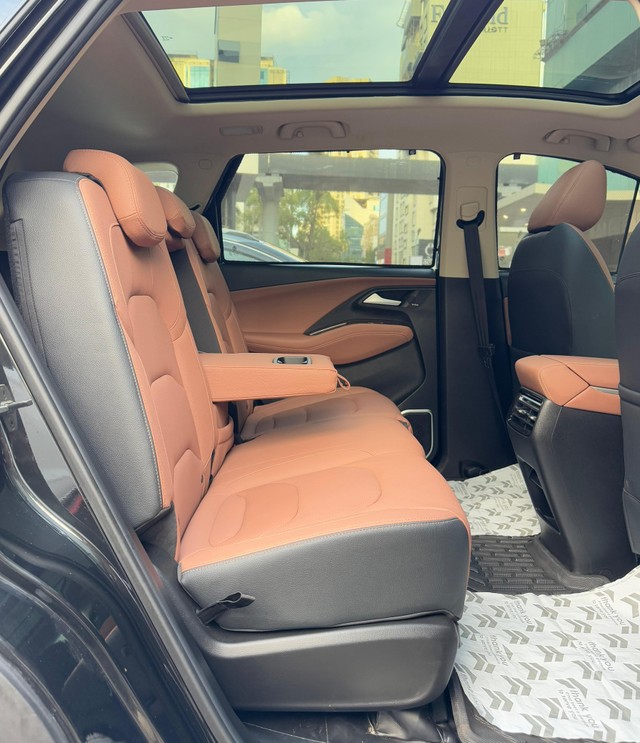 Second-hand 2023 MG Hector Plus 1.5 Turbo Savvy Pro CVT 7 Str BSVI for sale in Mumbai-10