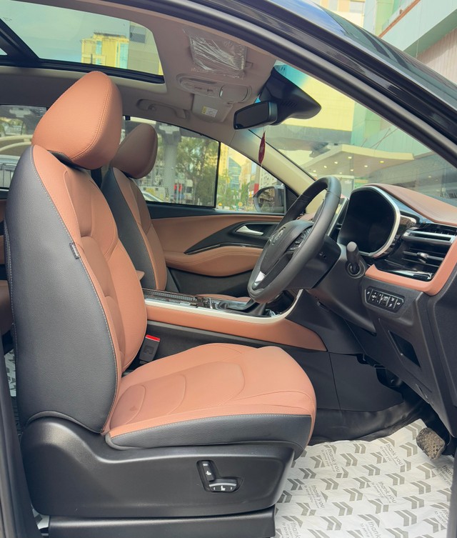 Second-hand 2023 MG Hector Plus 1.5 Turbo Savvy Pro CVT 7 Str BSVI for sale in Mumbai-9