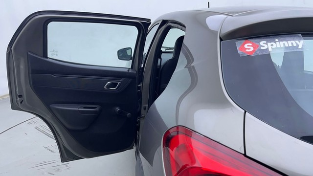 Second-hand 2018 Renault KWID 1.0 RXT Opt for sale in Hyderabad-31