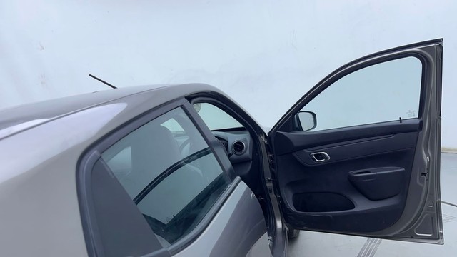 Second-hand 2018 Renault KWID 1.0 RXT Opt for sale in Hyderabad-16