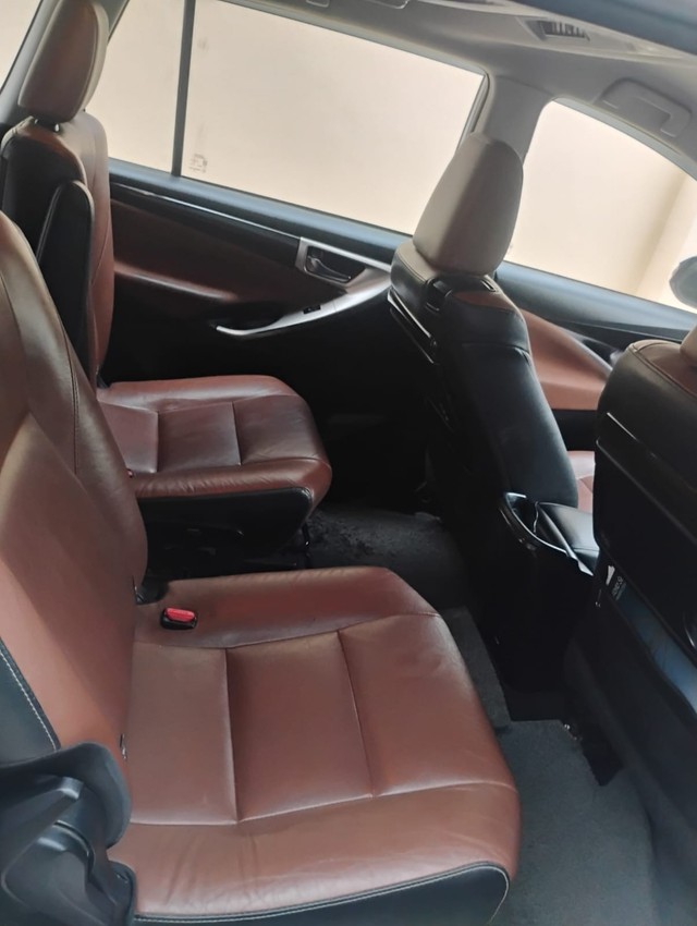 Second-hand 2018 Toyota Innova Crysta 2.8 GX AT BSIV for sale in Noida-6
