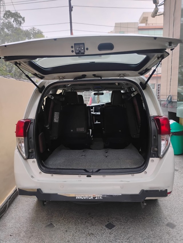 Second-hand 2018 Toyota Innova Crysta 2.8 GX AT BSIV for sale in Noida-3