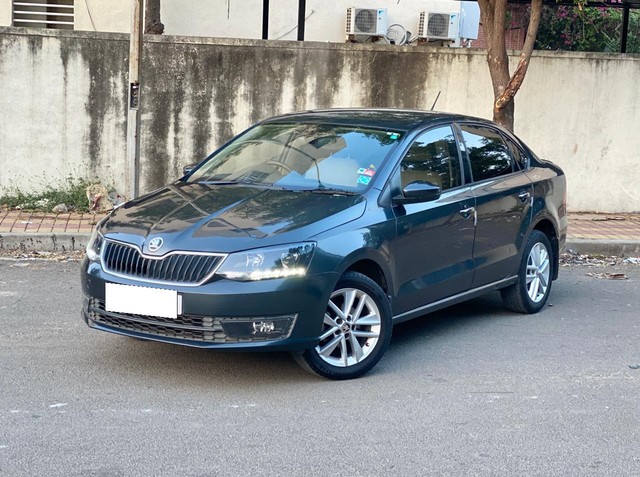 Second-hand 2017 Skoda Rapid 1.6 MPI Elegance AT for sale in Pune-3