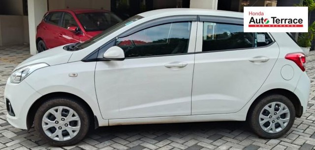Second-hand 2016 Hyundai Grand i10 1.2 Kappa Magna AT for sale in Kottayam-2