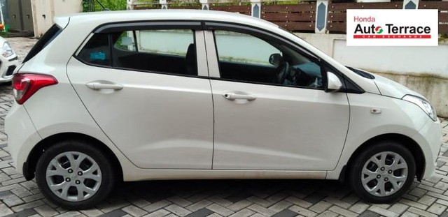 Second-hand 2016 Hyundai Grand i10 1.2 Kappa Magna AT for sale in Kottayam-1