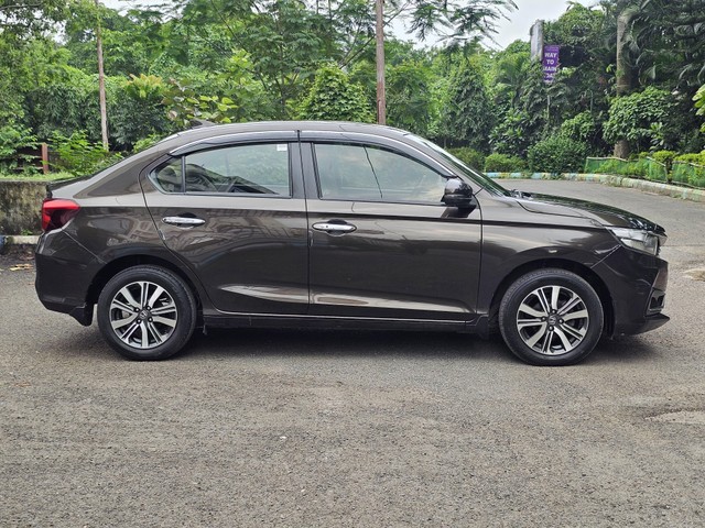Second-hand 2023 Honda Amaze 2nd Gen VX CVT for sale in Kolkata