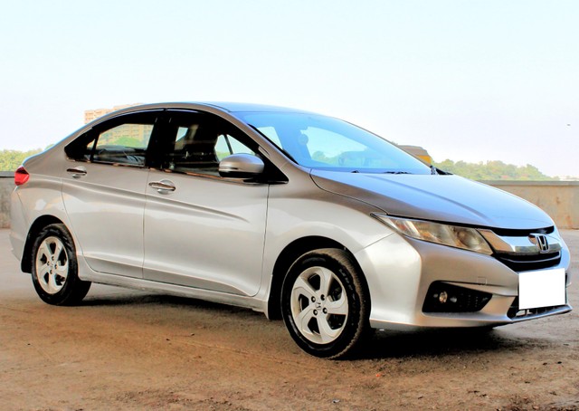 Second-hand 2014 Honda City i VTEC V for sale in Ahmedabad-15