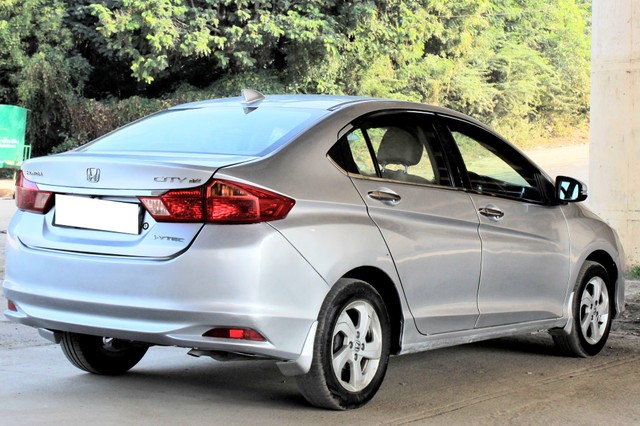 Second-hand 2014 Honda City i VTEC V for sale in Ahmedabad-9