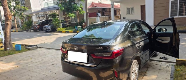 Second-hand 2021 Honda City V CVT for sale in Ranga reddy-4