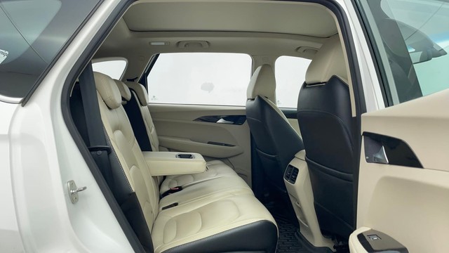 Second-hand 2022 MG Hector Sharp Diesel Dualtone for sale in Chennai-30