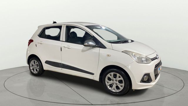 Hyundai Grand i10 CRDi Magna Second-hand 2013 Hyundai Grand i10 CRDi Magna for sale in Ahmedabad