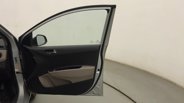 Second-hand 2014 Hyundai Grand i10 Sportz for sale in Mumbai-16