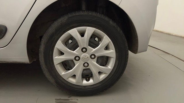 Second-hand 2014 Hyundai Grand i10 Sportz for sale in Mumbai-19