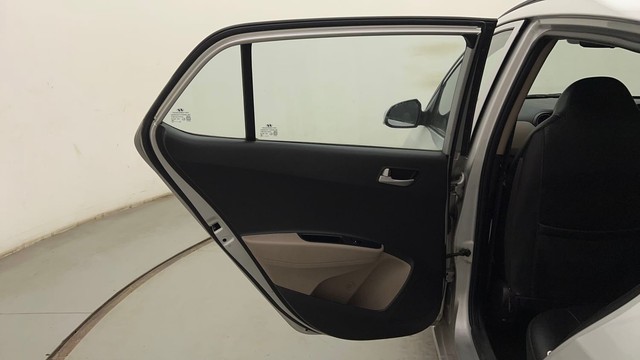 Second-hand 2014 Hyundai Grand i10 Sportz for sale in Mumbai-31