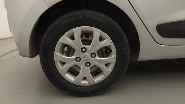 Second-hand 2014 Hyundai Grand i10 Sportz for sale in Mumbai-18