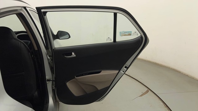Second-hand 2014 Hyundai Grand i10 Sportz for sale in Mumbai-25