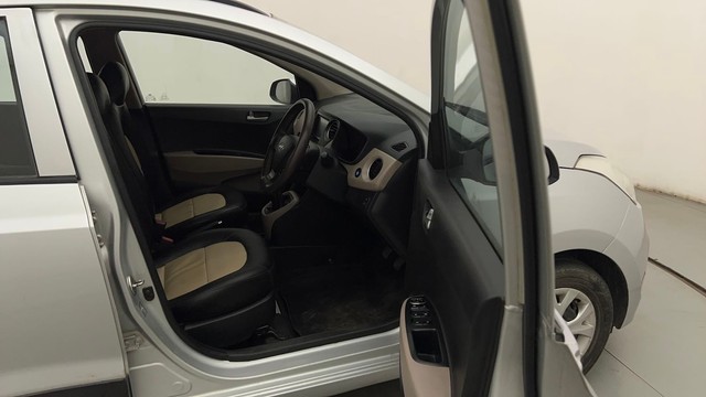 Second-hand 2014 Hyundai Grand i10 Sportz for sale in Mumbai-15