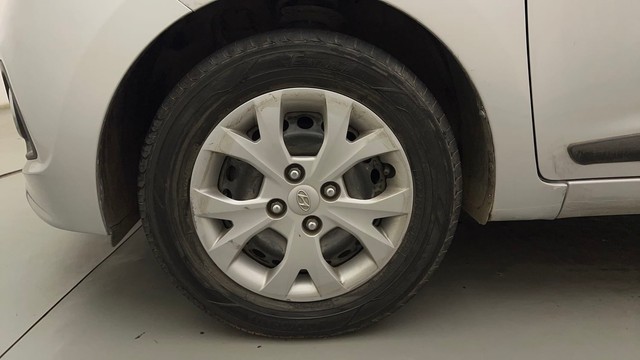 Second-hand 2014 Hyundai Grand i10 Sportz for sale in Mumbai-20