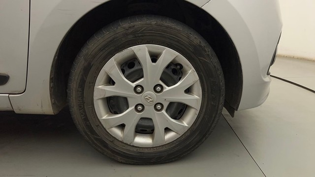 Second-hand 2014 Hyundai Grand i10 Sportz for sale in Mumbai-17