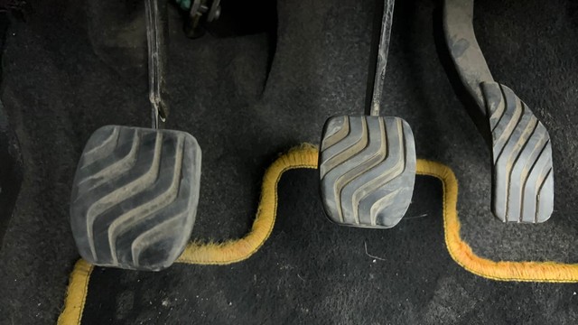 Second-hand 2017 Renault KWID 1.0 RXT Opt for sale in Ahmedabad-14