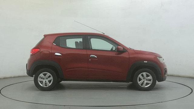 Second-hand 2017 Renault KWID 1.0 RXT Opt for sale in Ahmedabad-2