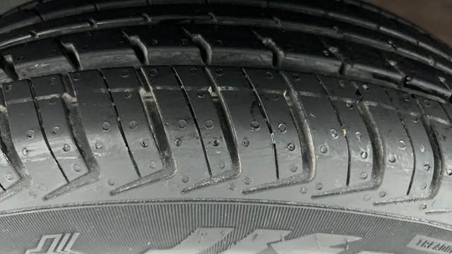 Second-hand 2017 Renault KWID 1.0 RXT Opt for sale in Ahmedabad-34