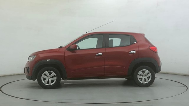 Second-hand 2017 Renault KWID 1.0 RXT Opt for sale in Ahmedabad-6